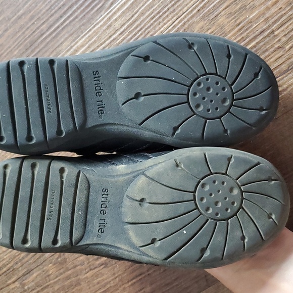 Kids Shoe Lot Size 12 Crocs, Stride Rite - Picture 13 of 14